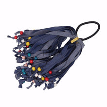 Load image into Gallery viewer, HEIRLOOMS STRINGY BOW PEARLS PONY HOLDER
