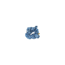 Load image into Gallery viewer, HEIRLOOMS FLORAL SCRUNCHIE
