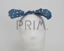 Load image into Gallery viewer, SCATTERED PEARLS BOW BABY HEADBAND
