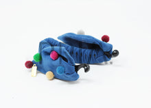 Load image into Gallery viewer, POM POM BANANA CLIP
