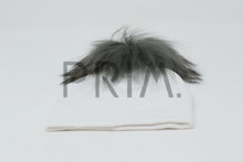 Load image into Gallery viewer, POM POM CUFF HAT
