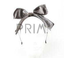 Load image into Gallery viewer, METALLIC EDGED VELVET POP UP BOW HEADBAND
