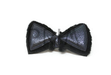 Load image into Gallery viewer, MEALLIC FUR BOW CLIP
