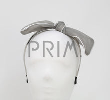 Load image into Gallery viewer, METALLIC TRIM BOW HEADBAND
