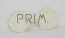 Load image into Gallery viewer, SCATTERED PEARLS BOW CLIP
