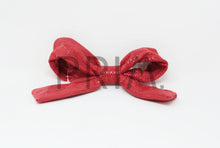 Load image into Gallery viewer, METALLIC SUEDE WIRE BOW CLIP
