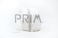 Load image into Gallery viewer, COTTON BONNET WITH NARROW SMOCK

