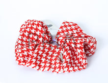 Load image into Gallery viewer, SILK SCRUNCHY
