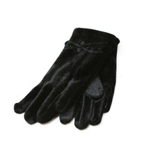 Load image into Gallery viewer, VELVET GLOVES STUDS
