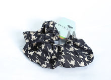 Load image into Gallery viewer, HOUNDSTOOTH SCRUNCHY
