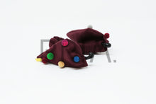 Load image into Gallery viewer, POM POM BANANA CLIP
