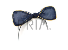 Load image into Gallery viewer, METALLIC TRIM BOW BABY HEADBAND
