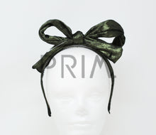 Load image into Gallery viewer, METALLIC VELVET BOW HEADBAND
