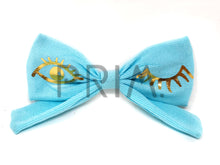 Load image into Gallery viewer, RIBBED BOW CLIP WITH FOIL WINK
