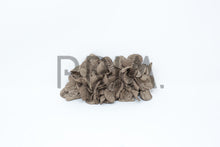 Load image into Gallery viewer, METALLIC THREE FLOWERS CLIP
