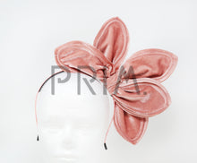 Load image into Gallery viewer, FIVE PETALS VELVET HEADBAND
