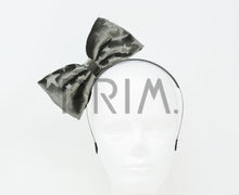 Load image into Gallery viewer, VELVET STAR BOW HEADBAND
