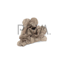 Load image into Gallery viewer, SINGLE METALLIC FLOWER CLIP
