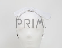 Load image into Gallery viewer, METALLIC TRIM BOW HEADBAND
