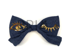 Load image into Gallery viewer, RIBBED BOW CLIP WITH FOIL WINK

