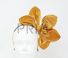 Load image into Gallery viewer, FIVE PETALS VELVET HEADBAND
