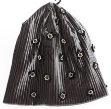Load image into Gallery viewer, METALLIC FLOWERS BEANIE

