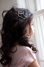 Load image into Gallery viewer, HEIRLOOMS METAL CROWN CLIP
