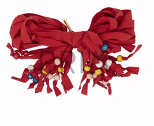 Load image into Gallery viewer, HEIRLOOMS STRINGY BOW PEARLS CLIP
