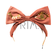 Load image into Gallery viewer, RIBBED BOW HEADBAND WITH FOIL WINK
