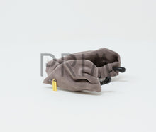 Load image into Gallery viewer, VELVET PETAL BANANA CLIP

