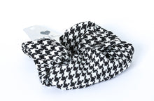 Load image into Gallery viewer, SILK SCRUNCHY
