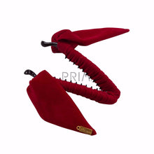 Load image into Gallery viewer, VELVET PETAL BANANA CLIP

